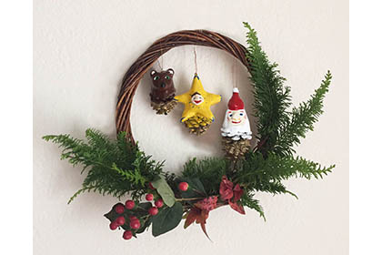 松ぼっくりオーナメントで森のリースを作ろう Canvas 遊びと学びのヒミツ基地